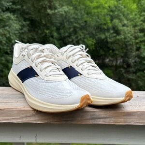 NWOT Tracksmith Elliot Cream and Navy Lightweight Running Sneakers